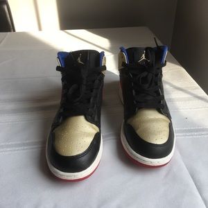 Air Jordan 1 Retro Mid Gs